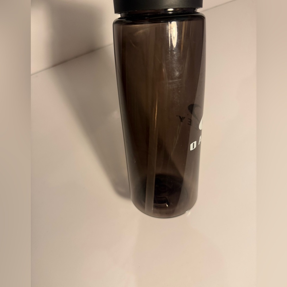 oakley water bottle - Picture 4 of 4